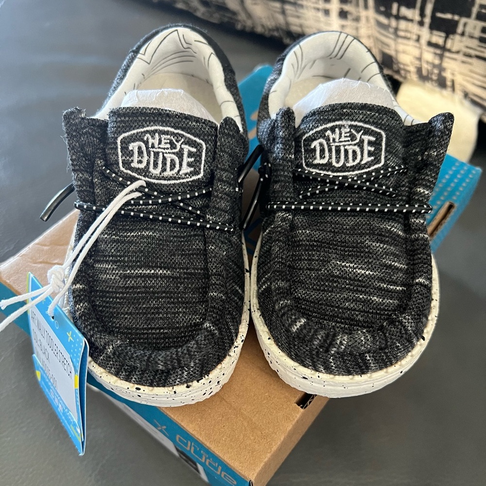 Hey dudes toddler size 5